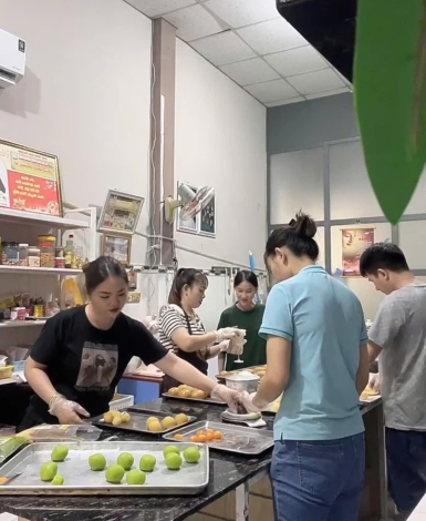 ĐÀO TẠO HỌC VIÊN LÀM BÁNH TRUNG THU